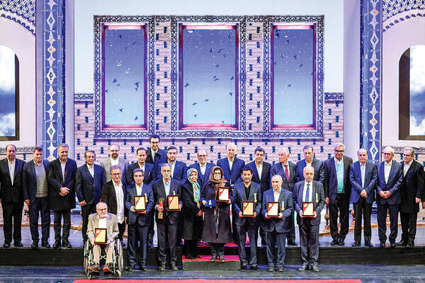 رونمایی از نشان‌داران امین‌الضرب ۱۴۰۲