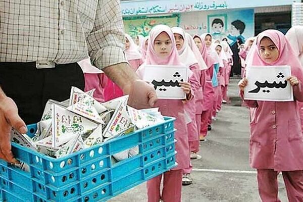 تکذیب مسمومیت دانش‌آموزان/ شیرمدارس استاندارد و سالم هستند