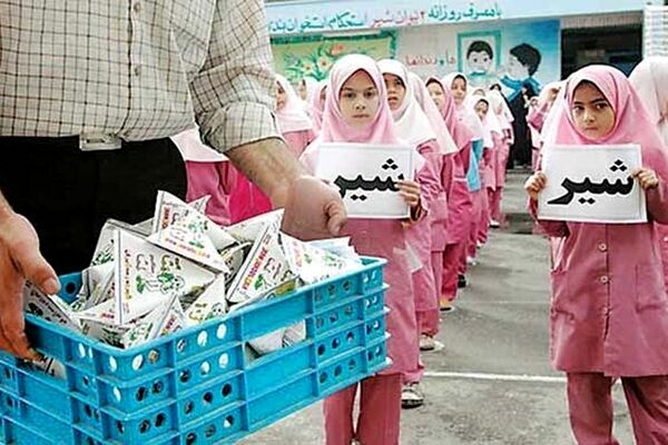 تکذیب مسمومیت دانش‌آموزان/ شیرمدارس استاندارد و سالم هستند