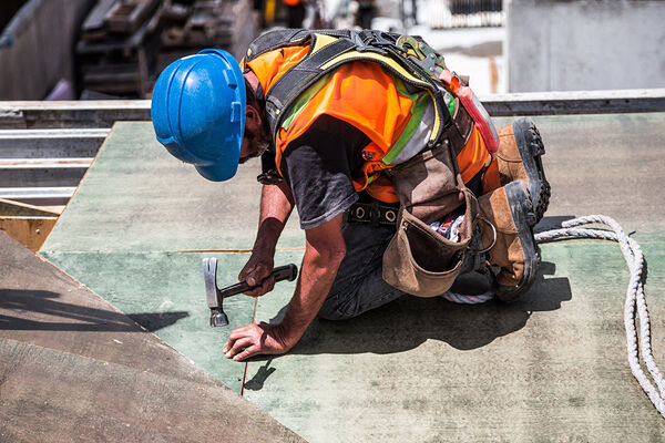 استثمار کارگران متخصص در بازار کار/ زندگی تمام طبقه کارگری زیر خط فقر  