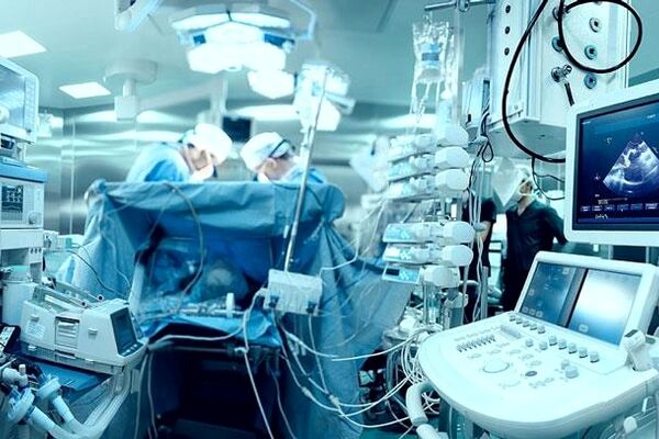 پایین نگه داشتن تعرفه‌های پزشکی برابر با گرفتن زیرمیزی