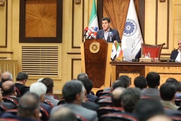 سلاح‌ورزی: تهدید فعالان اقتصادی به مصادر اموال زیبنده نیست / مخالف تشکیل وزارت بازرگانی هستیم