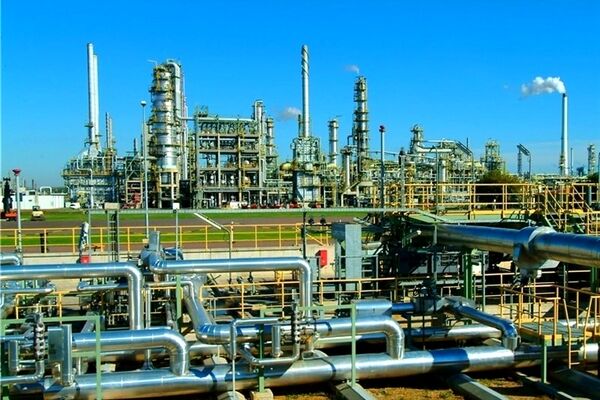 هیئت تجاری عراق از پتروشیمی خرم آباد بازدید کردند