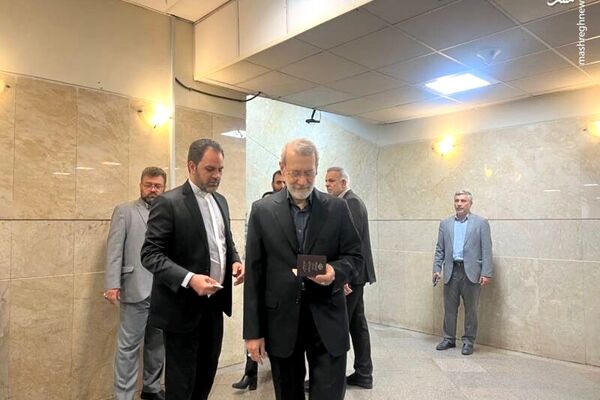 وعده لاریجانی برای حل  مشکلات معیشتی/ نظر نامزد ریاست جمهوری درباره دلار چه بود؟