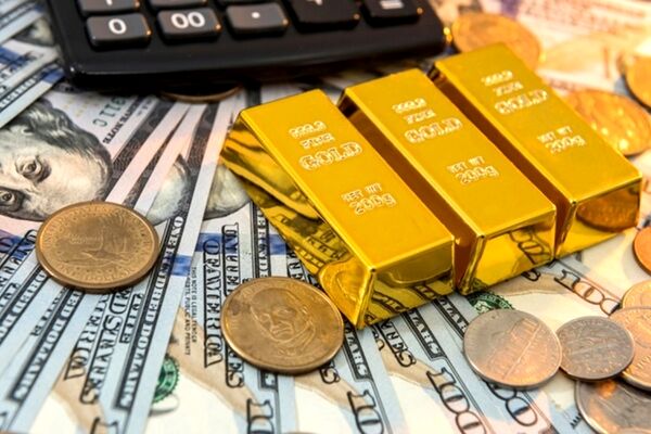 پرواز قیمت دلار و سکه / قیمت طلا درحال افزایش است