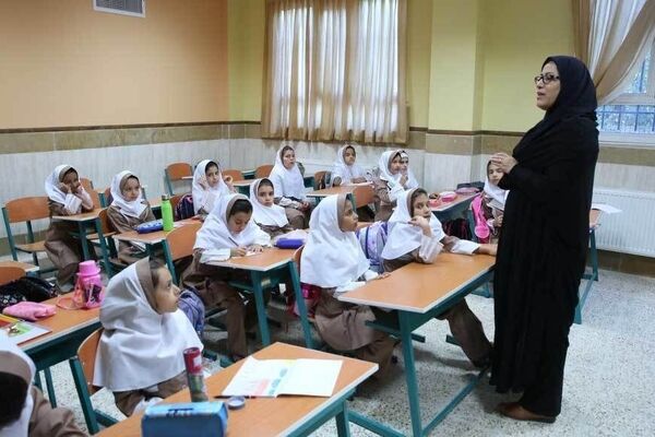 کارمندان دولت بخوانند‌/طرح طبقه‌بندی مشاغل در ایستگاه پایانی 