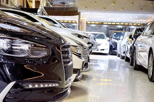 بازار سیاه حواله‌های خودروهای وارداتی / نرخ‌های نجومی خارجی‌ها در بازار