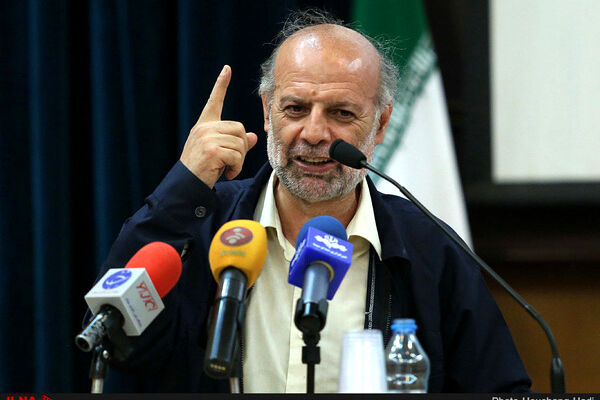 انتقاد محجوب به «تفسیرهای عصر گاوآهن» از قانون کار