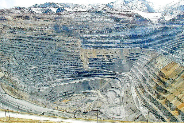 خبر خوش برای چادرملو و سنگ آهن مرکزی یا واگذاری غیرقانونی D19؟