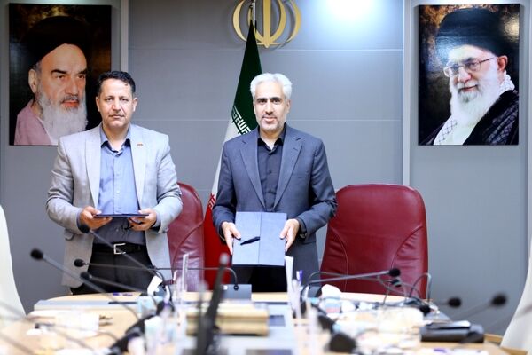 امضای تفاهم‌نامه همکاری گروه صنعتی بارز و ستاد ویژه توسعه فناوری نانو