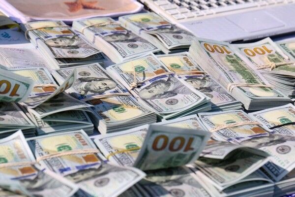 افزایش عرضه اسکناس‌ ارزی در شعب بانک‌ها
