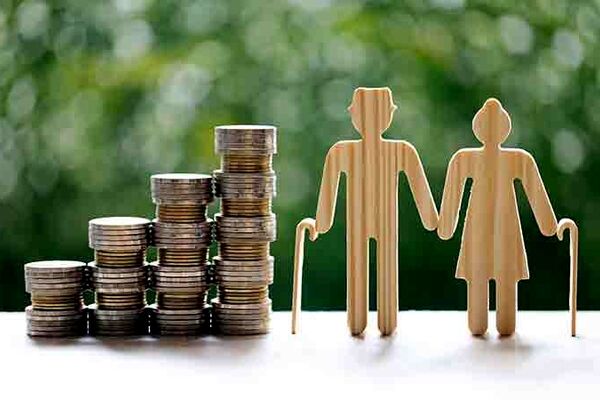 کسری ۳۵همتی رد دیون دولت‌ها به بیمه‌ها/قانون افزایش سن بازنشستگی تغییر می‌کند؟ 