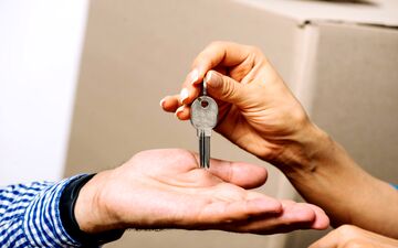 رشد چشمگیر اجاره بها در برابر قیمت مسکن/ دولت چرا به فکر مستأجران نیست؟