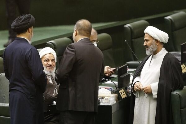پشت پرده تلاش برای استیضاح وزیر اقتصاد چیست؟