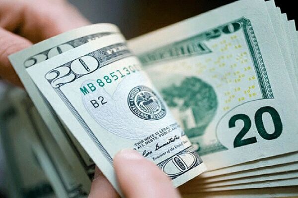 فروش ارز تا سقف ۵ هزار دلار در شعب عامل بانک صادرات