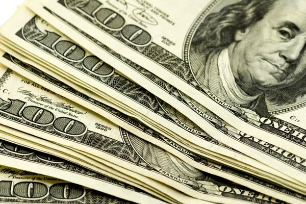 یکه‌تازی سیاست‌گذار در تعیین قیمت دلار/ نقدینگی همچنان رو به رشد است