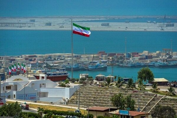 امکان افزایش درآمد سرانه از طریق مناطق آزاد/ دخالت بانک مرکزی و گمرک در مناطق آزاد باید قطع شود