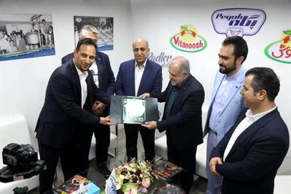 لوح «تنها غرفه برتر» برای «پگاه»