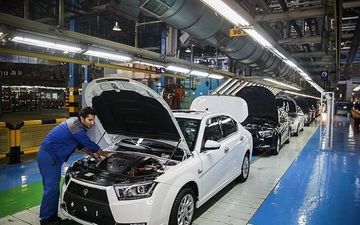 قیمت کارخانه‌ای خودروها تعیین تکلیف شد / آب پاکی شورای رقابت روی دست خودروسازان