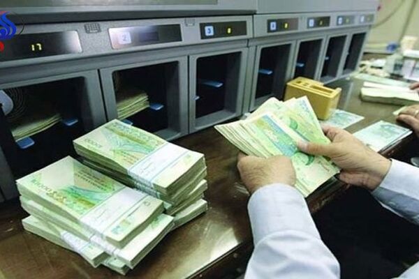 چرا وزیر اقتصاد از تسهیلات بانک‌ها به کارمندان خود دفاع کرد؟