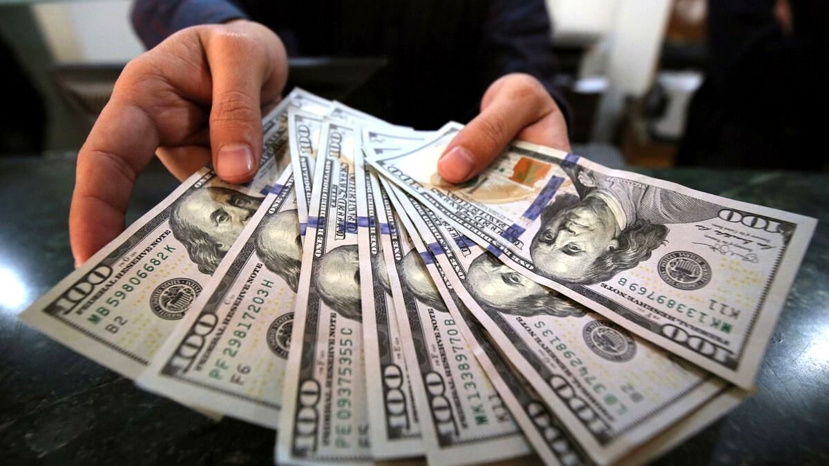 افت ناچیز قیمت دلار در بازار آزاد
