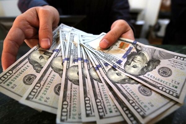 افت ناچیز قیمت دلار در بازار آزاد
