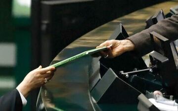  سطح اول لایحه بودجه ۱۴۰۳ کی به  مجلس می‌رود؟ 