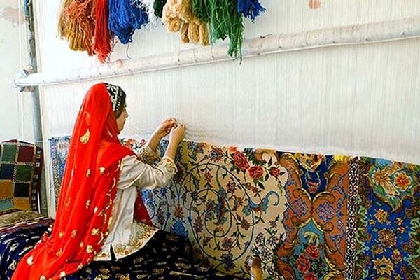 فعالان فرش دستباف، ارز دولتی نمی‌گیرند اما باید ارز به دولت بدهند