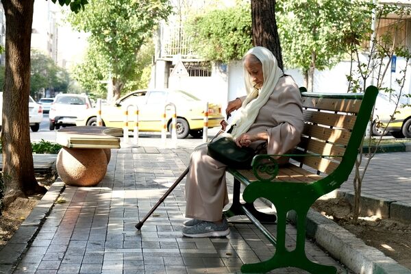 حداکثر و حداقل سن بازنشستگی زنان چقدر است؟ + شرایط 