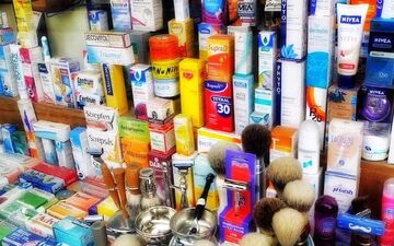بازار در انحصار محصولات زیرپله‌ای / تمام لوازم بهداشتی و آرایشی خارجی قاچاق یا فیک است؟
