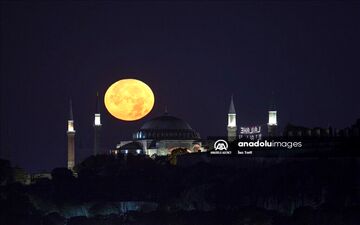 پدیده زیبای  ابَر ماه در استانبول  + تصاویر