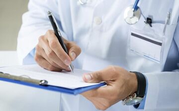 انتقاد از مالیات بر تعرفه‌های دستوری/ درآمد جامعه پزشکی در خطر 