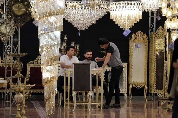 علت چراغ‌های خاموش لوستر ایرانی در بازارهای جهانی