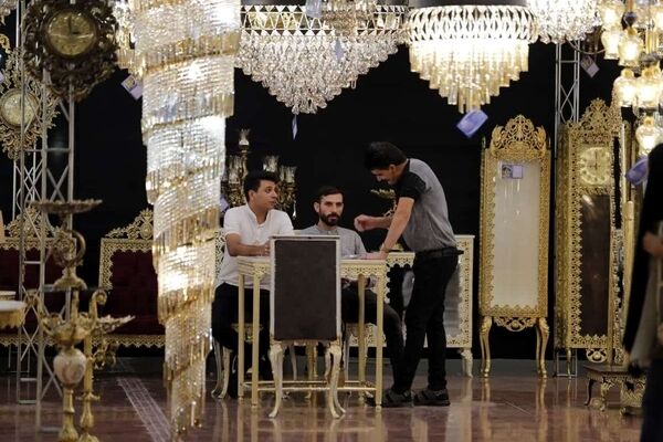 علت چراغ‌های خاموش لوستر ایرانی در بازارهای جهانی