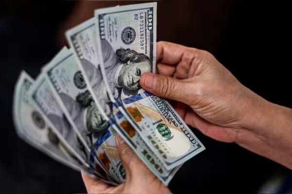 دو سناریو برای نرخ ارز/ فشار حداکثری می‌تواند دلار را 200 هزار تومانی کند؟