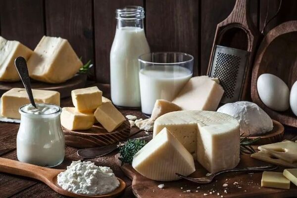 نرخ دلاری محصولات لبنی/ پشت‌پرده افزایش شدید قیمت لبنیات 