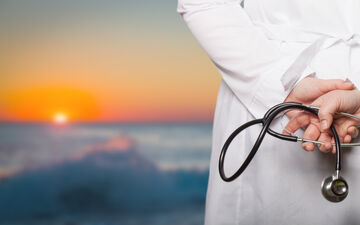 رییس جامعه جراحان هشدار داد/  واردات پزشک تا ۱۰سال آینده 