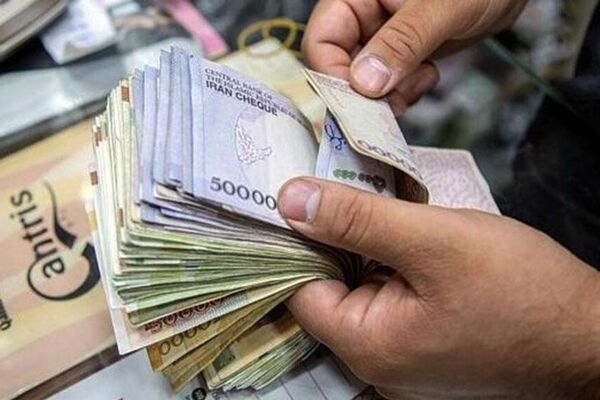  شکاف 27درصدی حقوق‌ با تورم/ آثار بودجه انقباضی روی معیشت کارگران و کارمندان