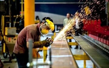 بحران خروج اتباع برای بازار کار/کمبود شدید کارگر خدماتی و کشاورزی