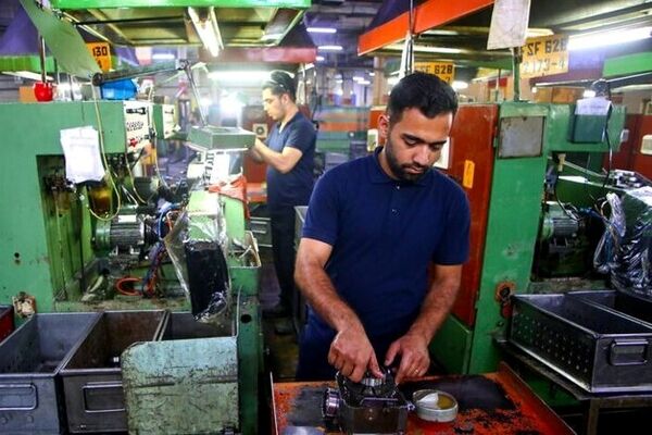 پیشنهادجدید برای مصوبه مزدی/حقوق کارگران پلکانی افزایش می‌یابد؟