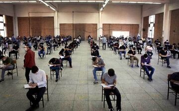 به تأخیر افتادن امتحانات نهایی 