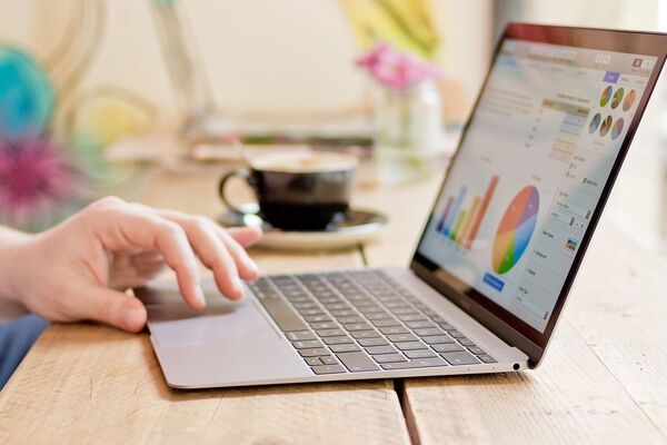 هوش مصنوعی در راه آیفون و مک‌بوک
