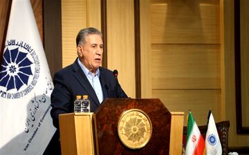تقدیر رئیس اتاق ایران از پزشکیان بابت جلوگیری از اخلال در صادرات | رعایت حقوق مکتسبه صادرکنندگان الزامی است