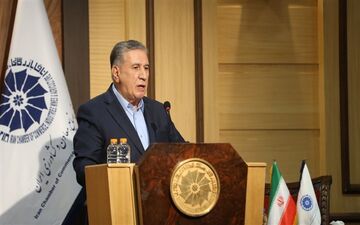 تقدیر رئیس اتاق ایران از پزشکیان بابت جلوگیری از اخلال در صادرات | رعایت حقوق مکتسبه صادرکنندگان الزامی است