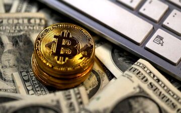 بیت‌کوین از مرز ۴۳ هزار دلار عبور کرد