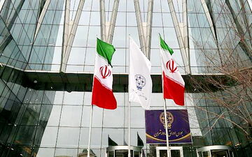 اثر تنش‌های بازار خودرو بر پیکر بورس / شورای رقابت کوتاه نیامد