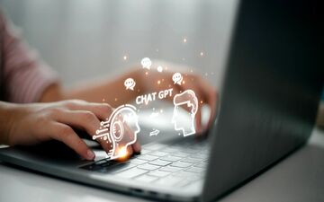 استفاده کارمندان از هوش مصنوعی دور از چشم کارفرمایان / ChatGPT دستیار جدید کارکنان