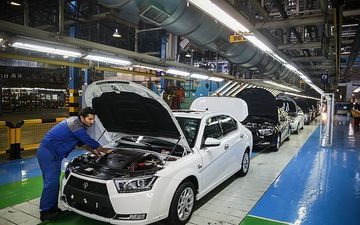 روزنامه دولت علیه خودروسازان/  سایپا و ایران خودرو، ماشین احتکار می‌کنند، تولید را هم کاهش داده‌اند