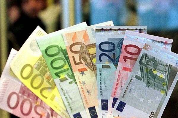 سقوط آزاد ارزش یورو در برابر دلار