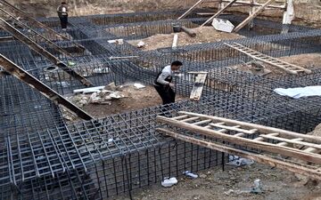 بهره‌مندی ۵درصد کارگران ساختمانی از بیمه/ صف ۱۰ساله برای بیمه تامین اجتماعی